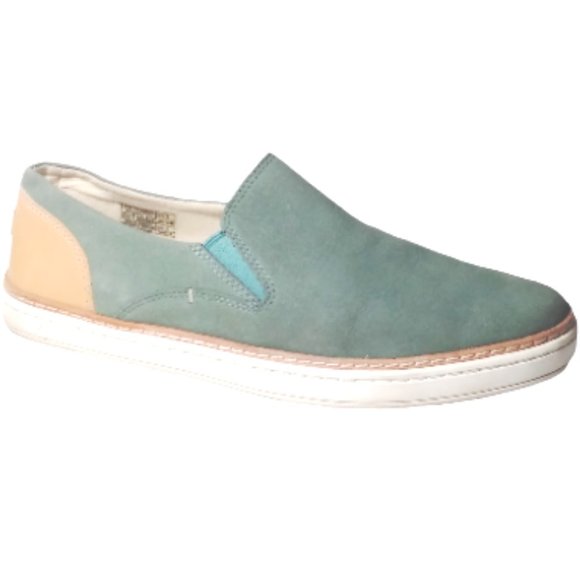 UGG Adley womanSlip On Loafer Sneaker Size 8.5